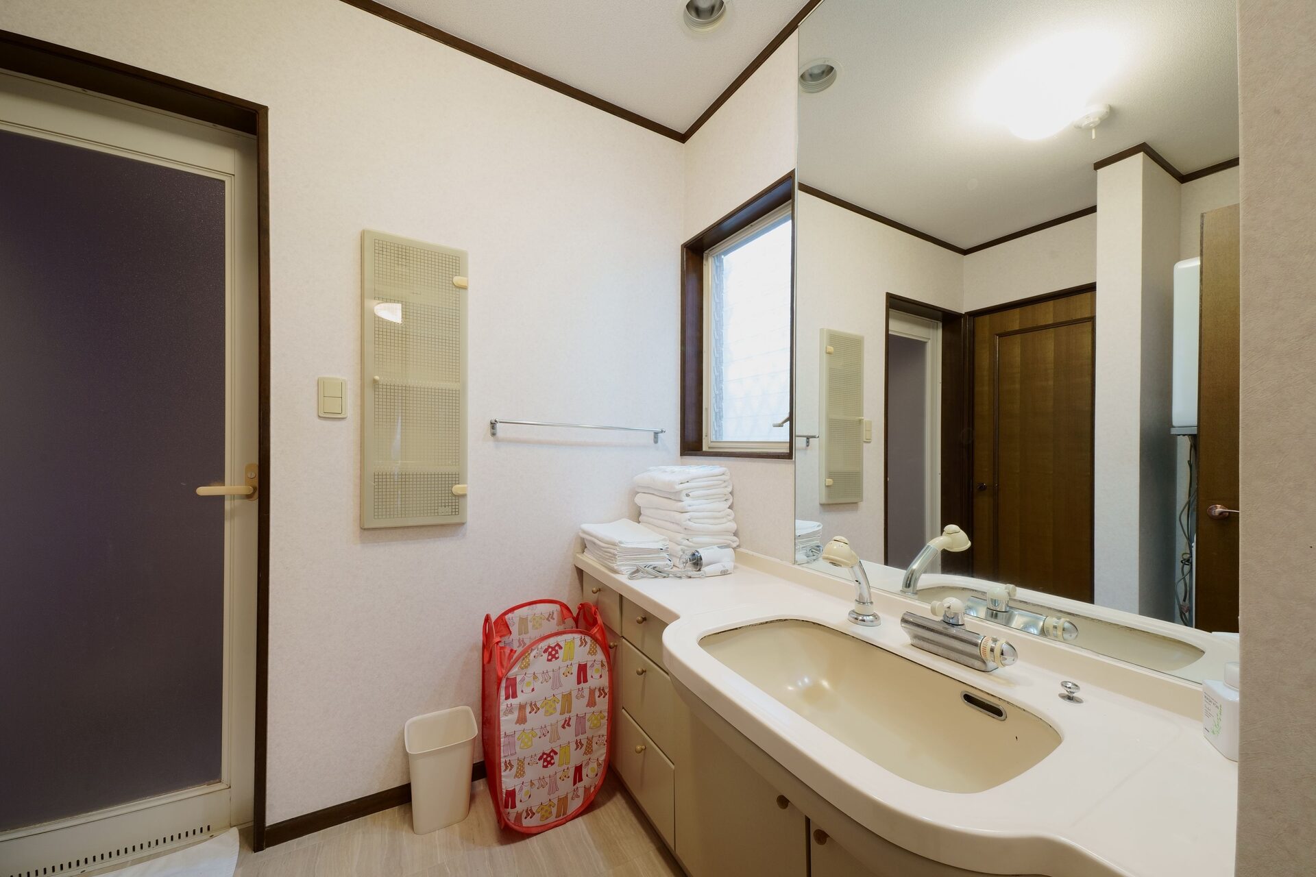Washroom vanity